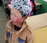 -9 Derecede Okula Yürüyen "Buz Çocuk"