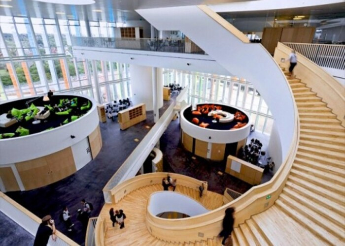 Özgürlük Hissi Veren Modern Okul Binası Tasarımı