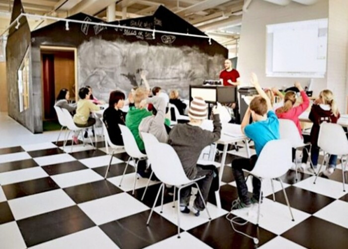 Fikirlerin ve Yaratıcılığın Özgürce Paylaşıldığı Modern Sınıf Ortamı