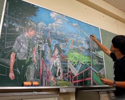 Kara Tahtaya Sanat Eserlerini Çizen Tayvanlı Öğretmen