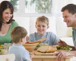Ailenizi Tekrar Yemek Masasında Bir Araya Getirmek için 5 İpucu