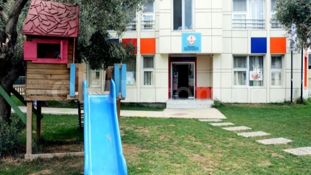 Özel Bornova Nazmi Arıkan Fen Bilimleri İlkokulu - 1