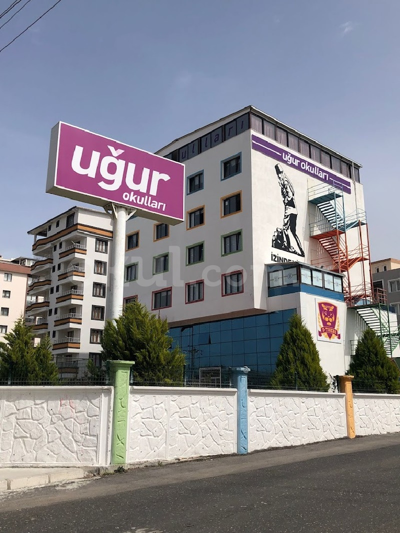 Özel Aliağa Uğur Okulları Anadolu Lisesi - 1