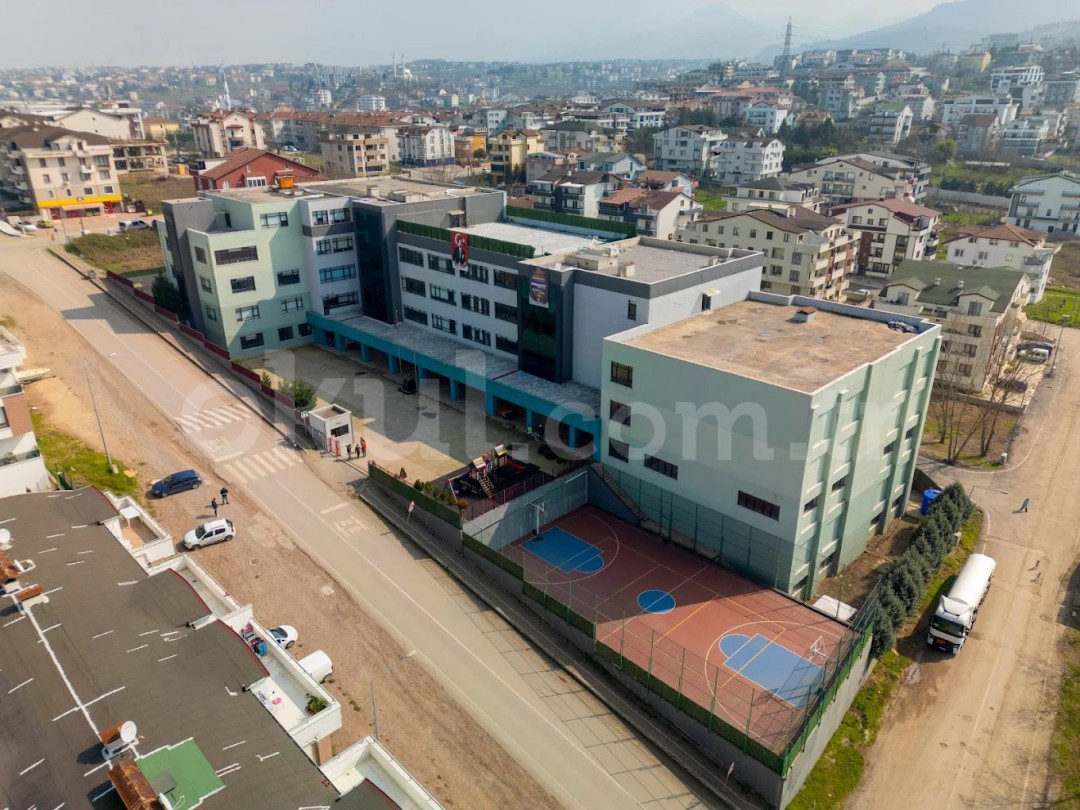 Özel Evrensel Matematik Köyü Koleji Ortaokulu