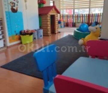 Özel Minik İzler Gündüz Bakımevi