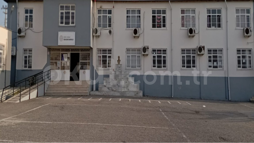 Selviler İlkokulu