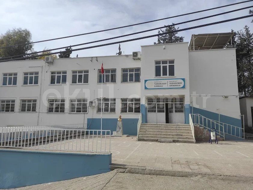 Turhan Akay Ortaokulu - 1