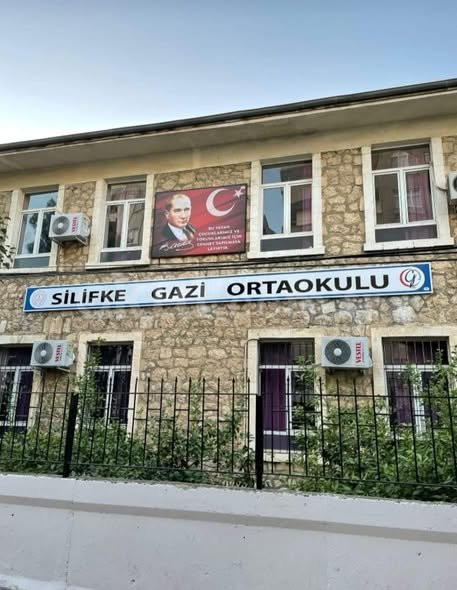 Silifke Gazi Ortaokulu - 1