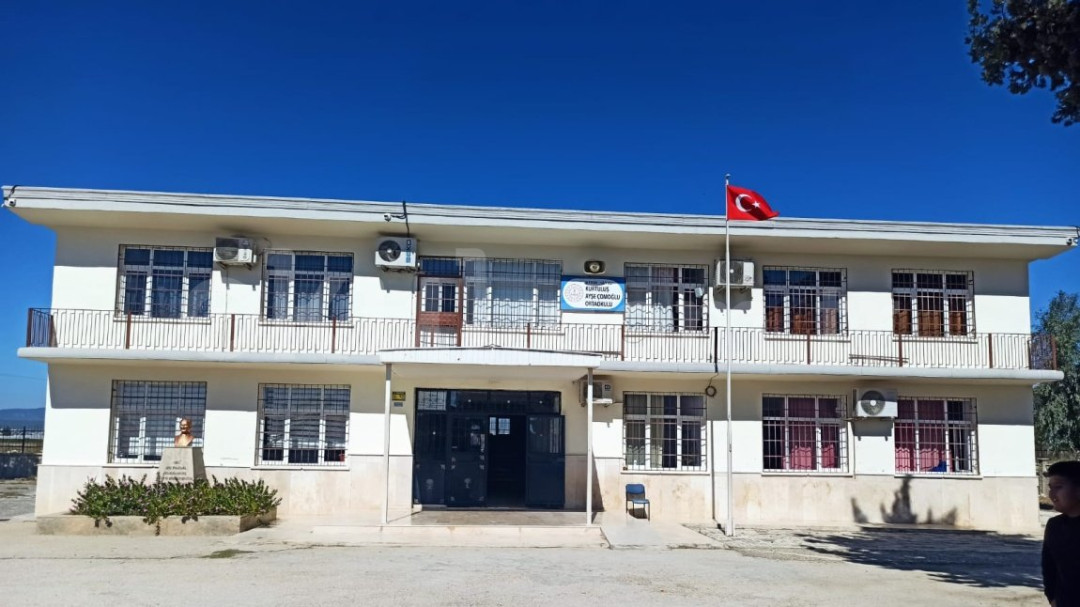 Kurtuluş Ayşe Çomoğlu Ortaokulu