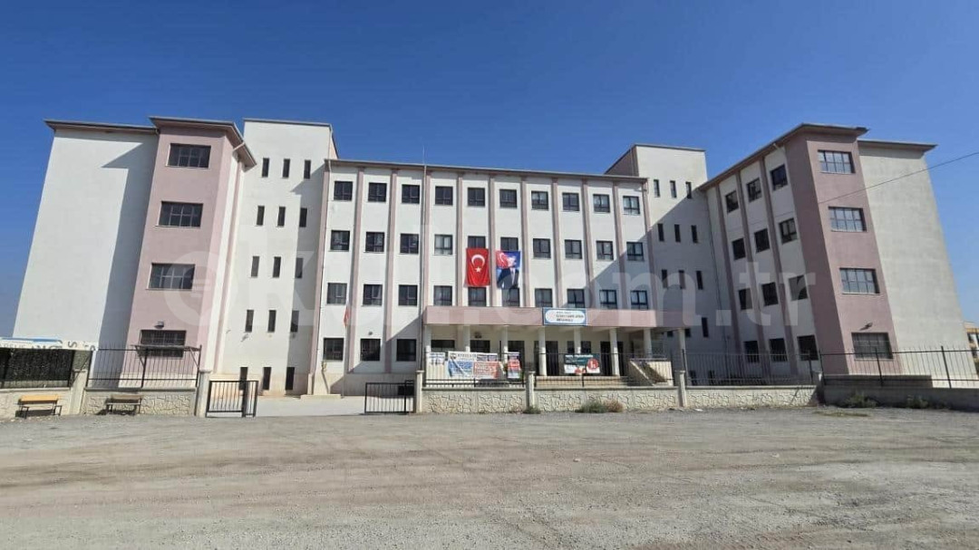 Eczacı Sabri Aydın Ortaokulu