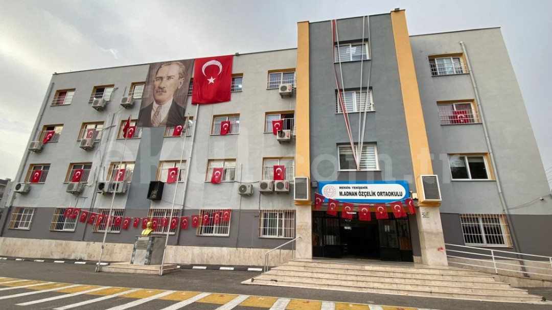 Mehmet Adnan Özçelik Ortaokulu
