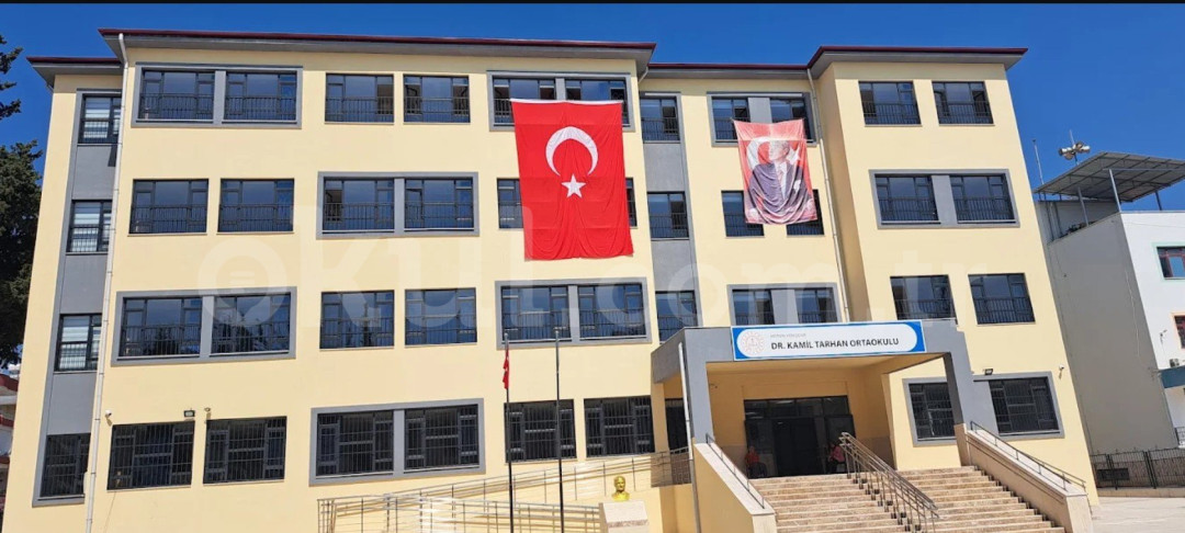 Dr. Kamil Tarhan Ortaokulu