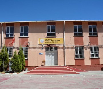 Bergama 13 Nisan Anadolu Lisesi